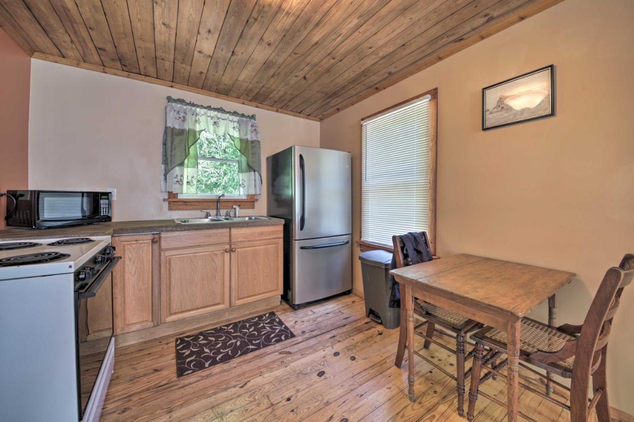 Pet-Friendly Cottage With Fire Pit - 3 Mi To Siu! Carbondale Eksteriør bilde