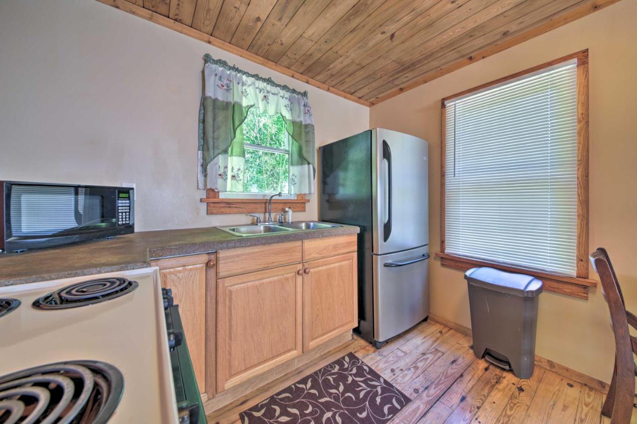 Pet-Friendly Cottage With Fire Pit - 3 Mi To Siu! Carbondale Eksteriør bilde