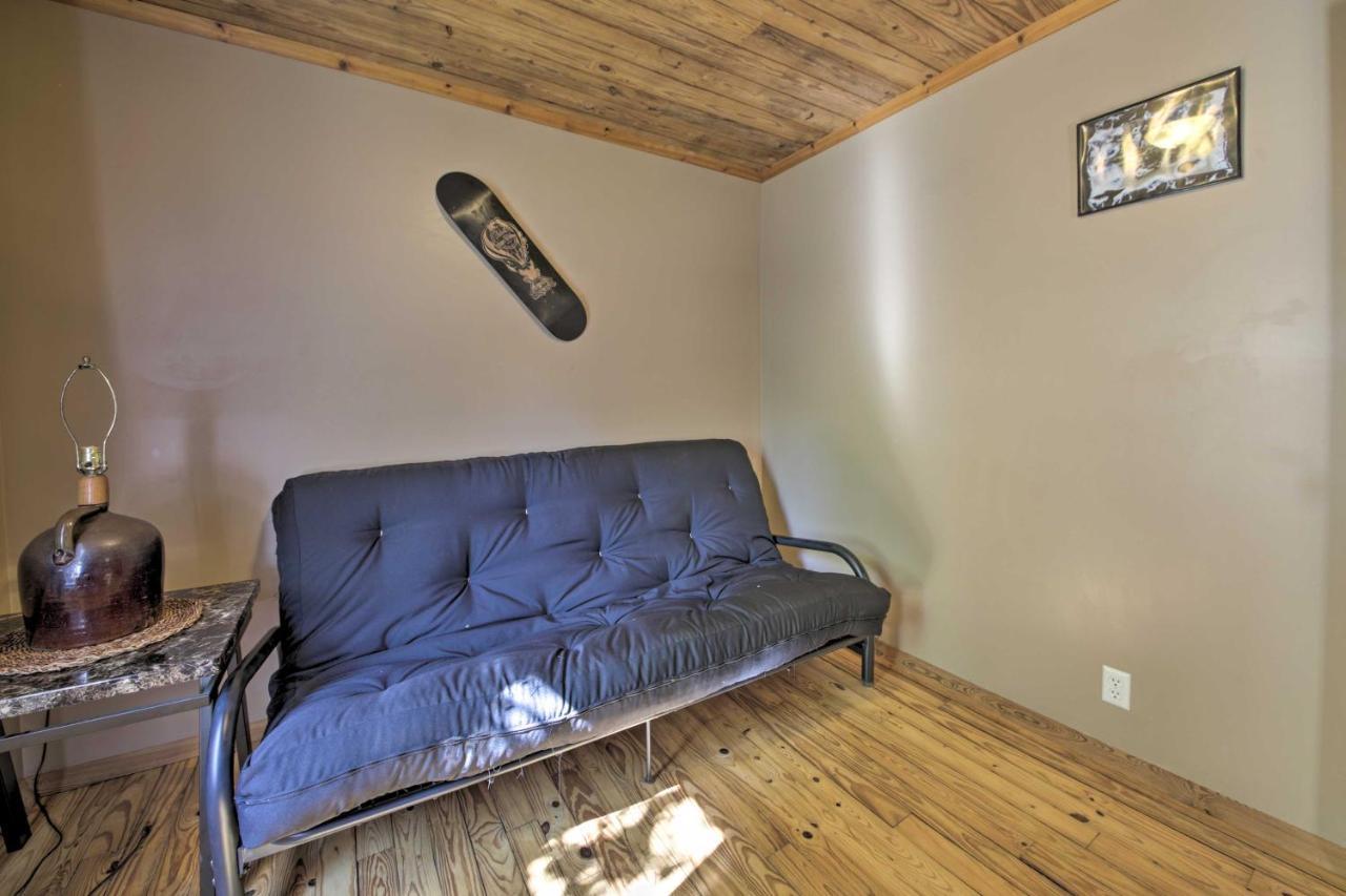 Pet-Friendly Cottage With Fire Pit - 3 Mi To Siu! Carbondale Eksteriør bilde