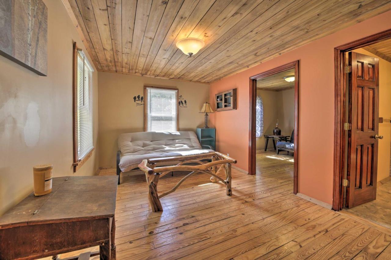 Pet-Friendly Cottage With Fire Pit - 3 Mi To Siu! Carbondale Eksteriør bilde