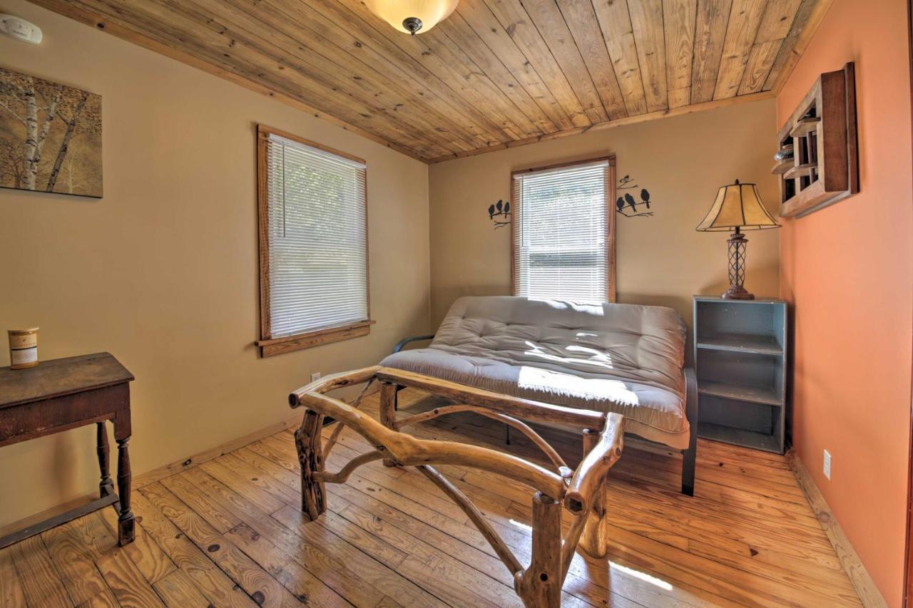 Pet-Friendly Cottage With Fire Pit - 3 Mi To Siu! Carbondale Eksteriør bilde
