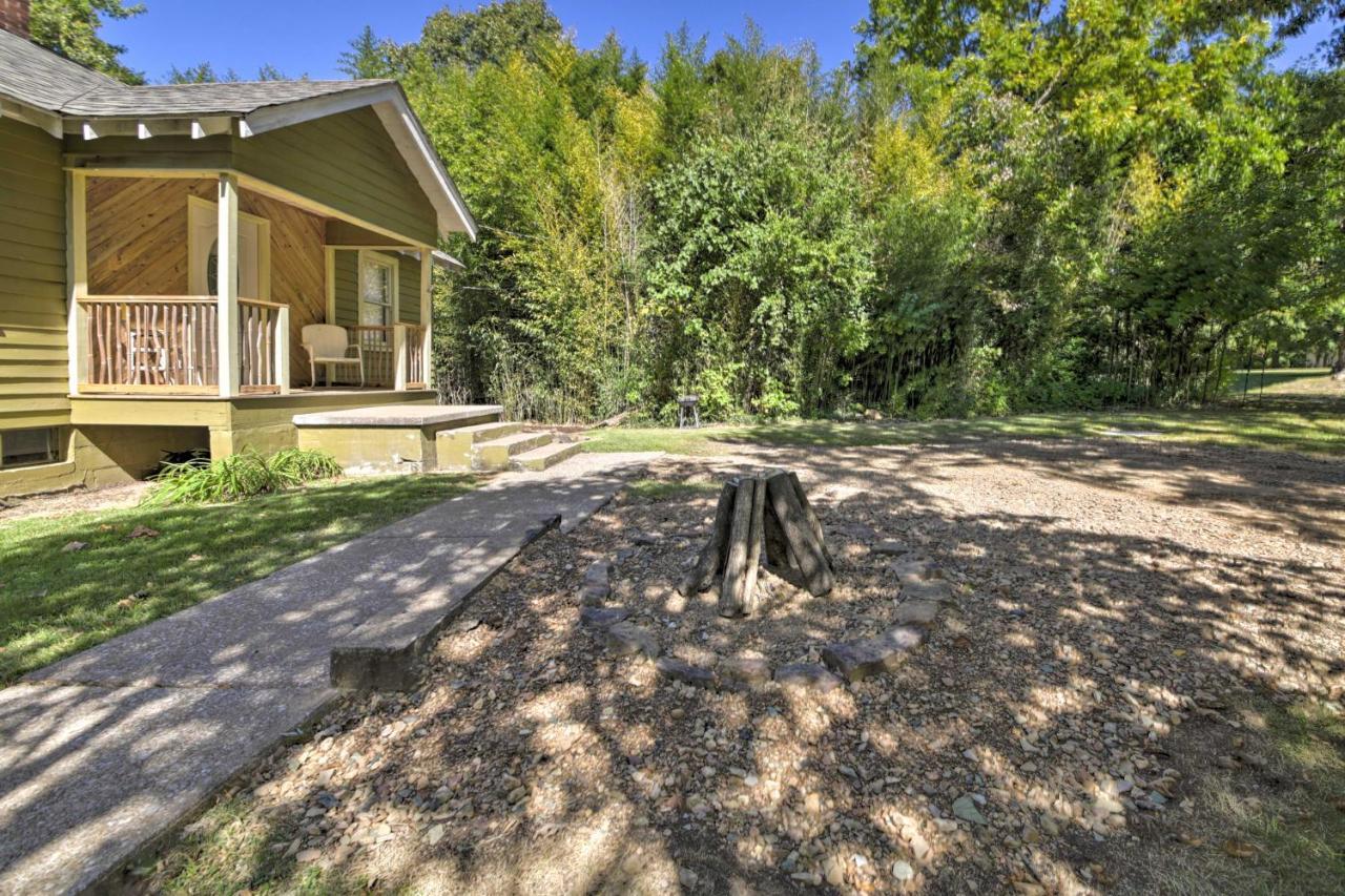 Pet-Friendly Cottage With Fire Pit - 3 Mi To Siu! Carbondale Eksteriør bilde