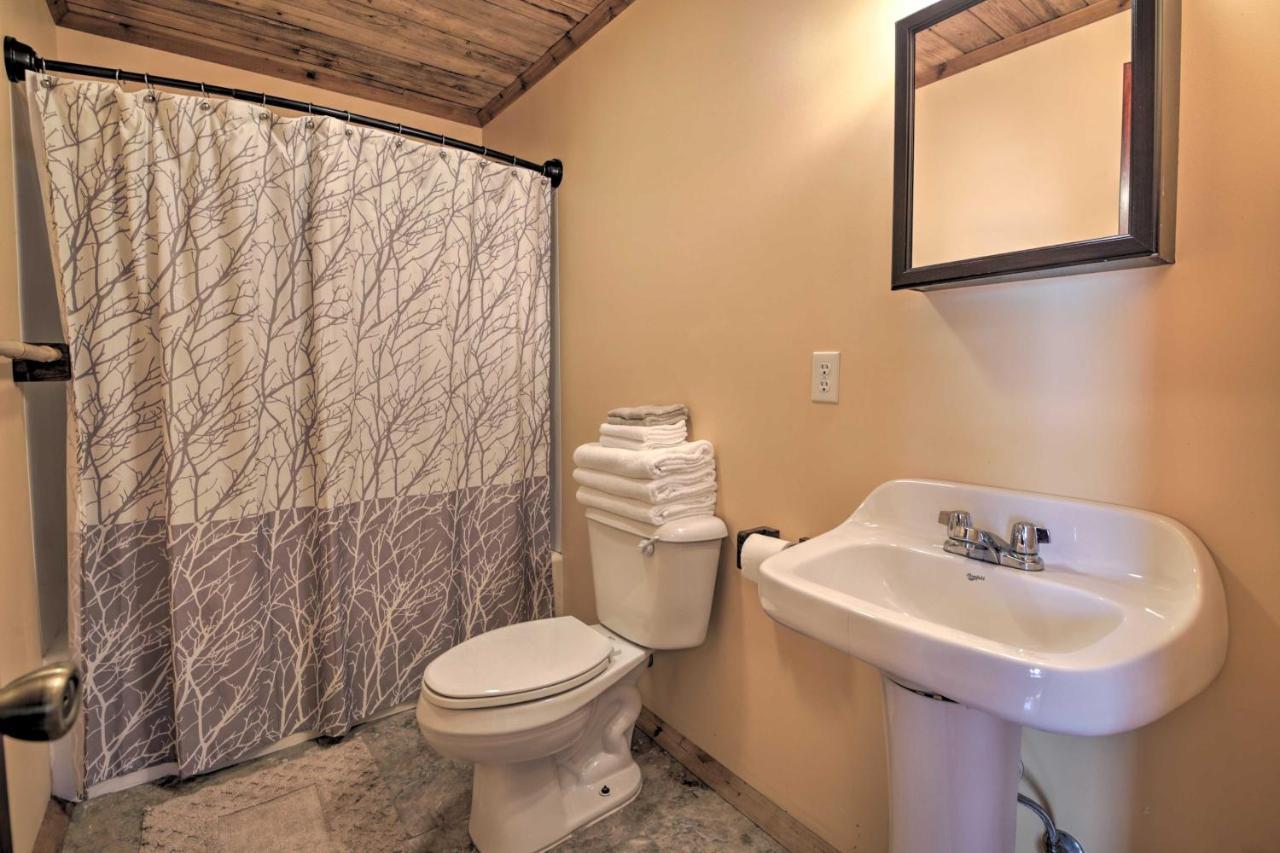 Pet-Friendly Cottage With Fire Pit - 3 Mi To Siu! Carbondale Eksteriør bilde
