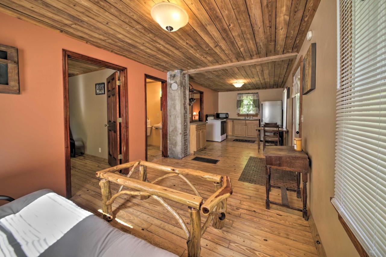 Pet-Friendly Cottage With Fire Pit - 3 Mi To Siu! Carbondale Eksteriør bilde