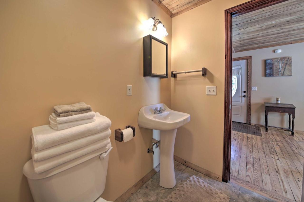 Pet-Friendly Cottage With Fire Pit - 3 Mi To Siu! Carbondale Eksteriør bilde