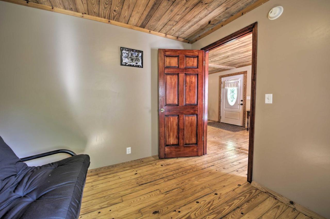 Pet-Friendly Cottage With Fire Pit - 3 Mi To Siu! Carbondale Eksteriør bilde